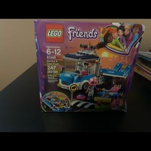 Lego friends service truck Box a little damaged.